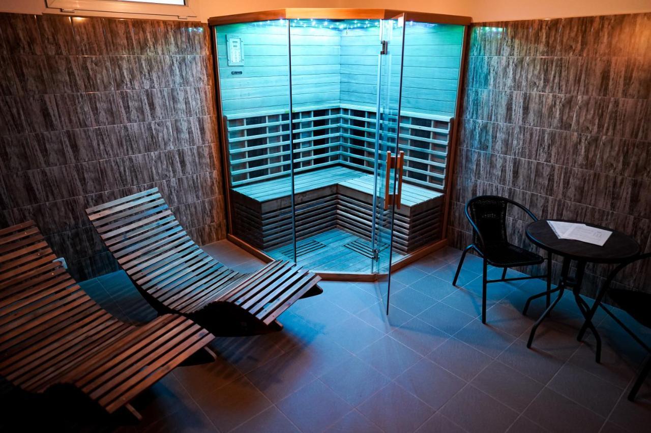 Interhotel America Pisek  Ngoại thất bức ảnh