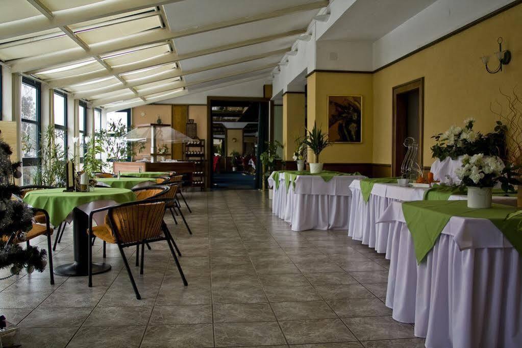 Interhotel America Pisek  Ngoại thất bức ảnh